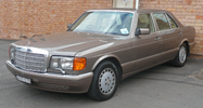 1987-1991_Mercedes-Benz_300_SEL_(V_126)_sedan_(2010-04-03)_02.webp