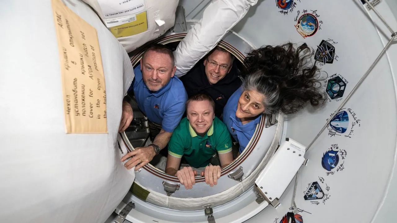 03-17_2025_Crew_09_Splashdown_Crew.webp