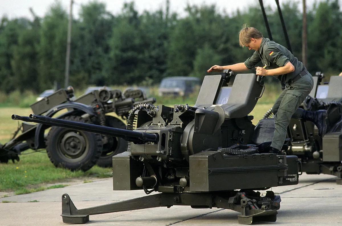 1200px-20_mm_anti-aircraft_gun_of_the_Bundeswehr.webp