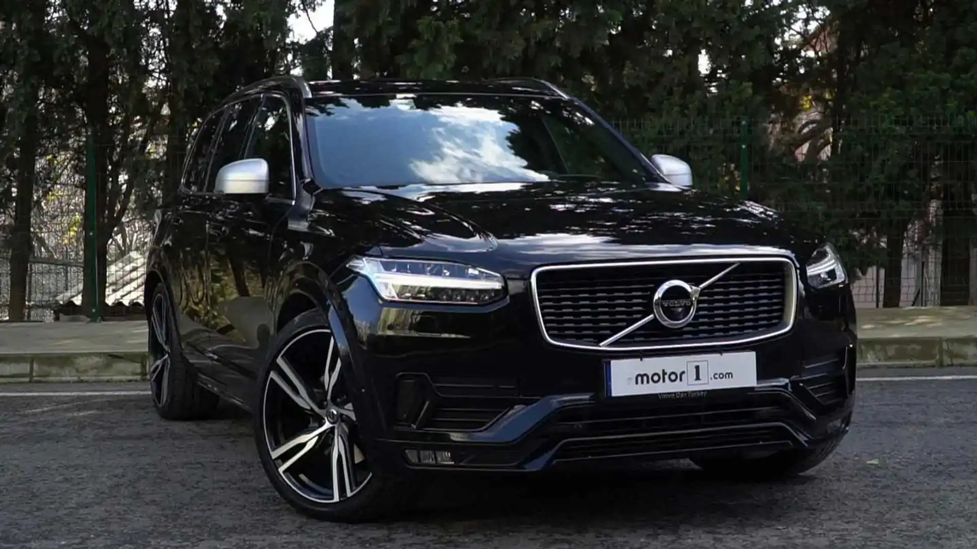 2018-volvo-xc90-t6-awd-r-design.webp