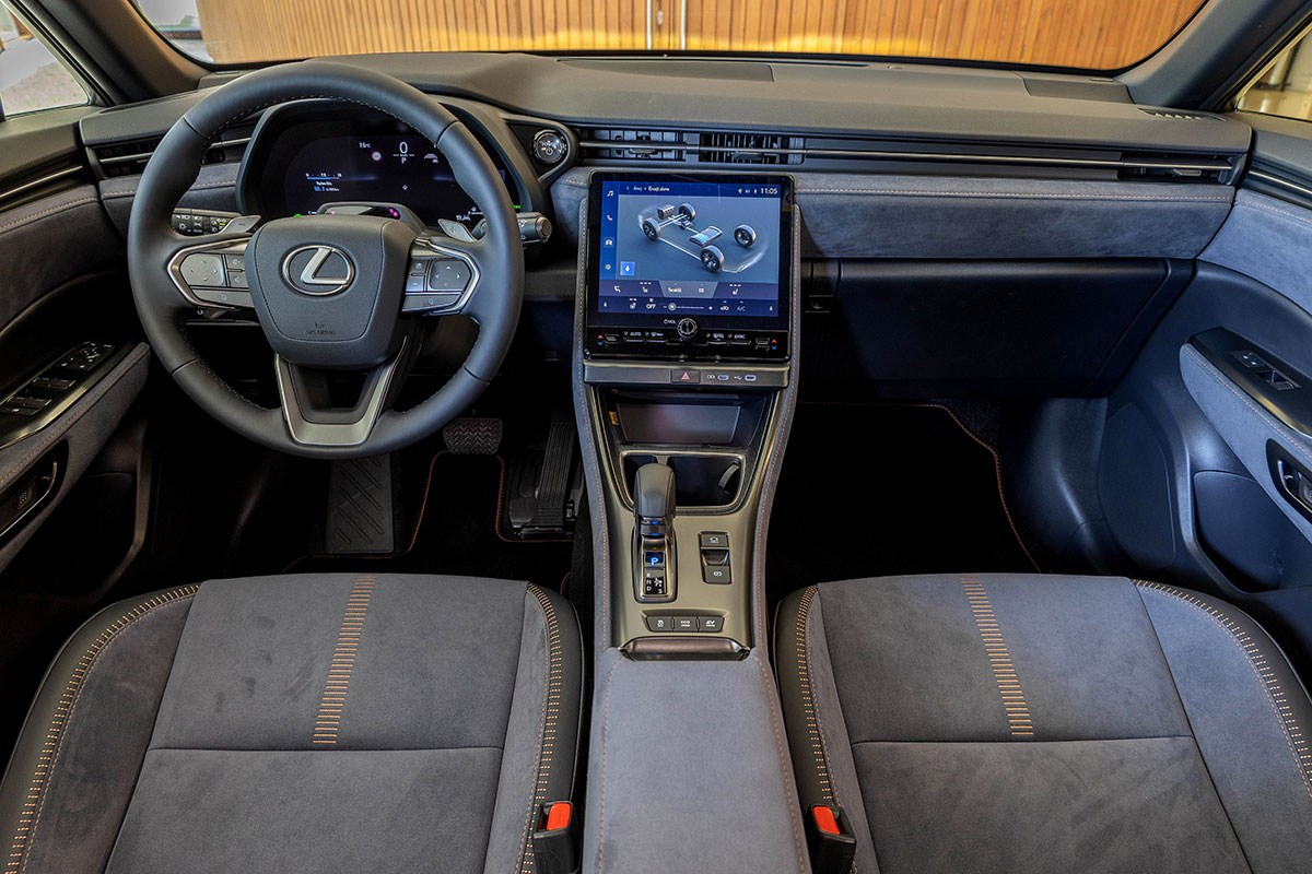 2024-lexus-lbx-turkiye-de-iste-fiyati-ve-ozellikleri176774_2 (1).webp