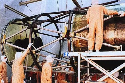 440px-Early_stages_of_Hubble_construction.webp