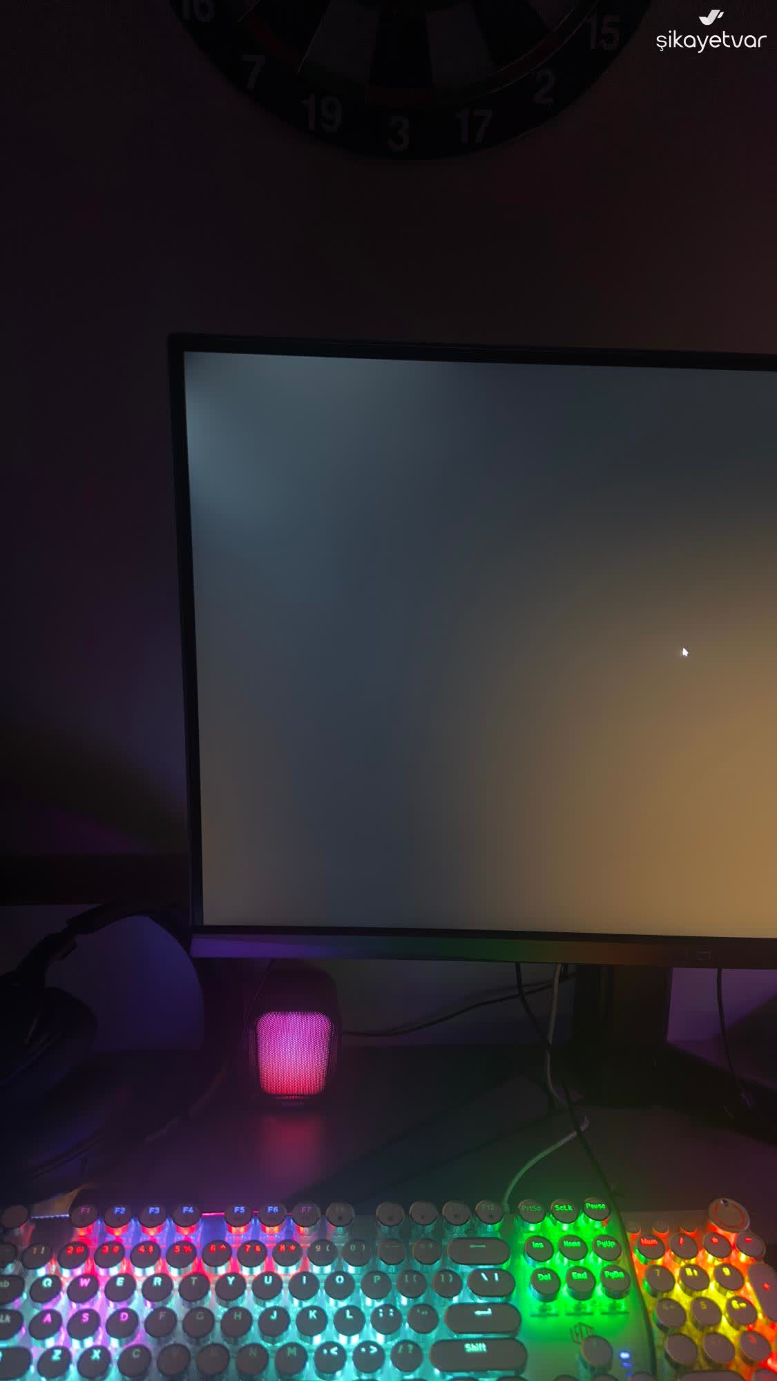 asus-bilgisayar-yeni-alinan-monitorde-isik-sizmasi-sorunu-ve-cozum-eksikligi-2.webp
