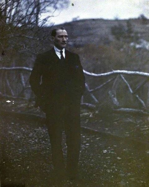 atatürk ulu önder.webp