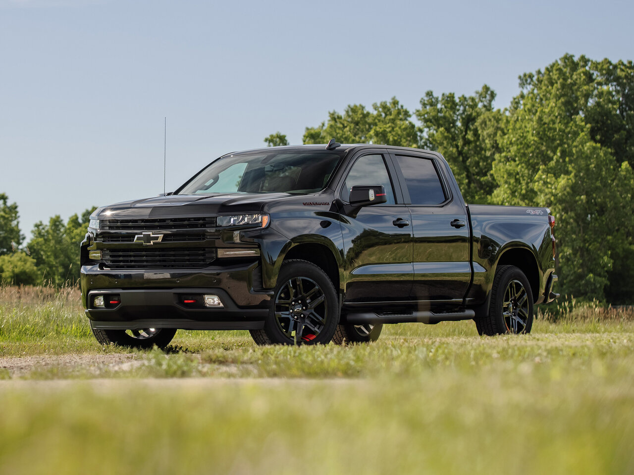 chevrolet_silverado_iv_pickup_4dr_1.webp