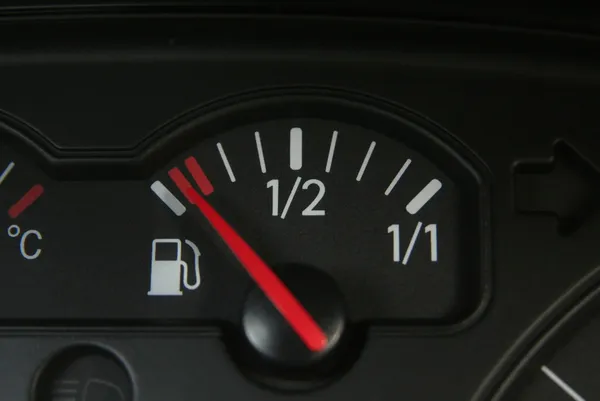 depositphotos_2043198-stock-photo-empty-fuel-tank.webp
