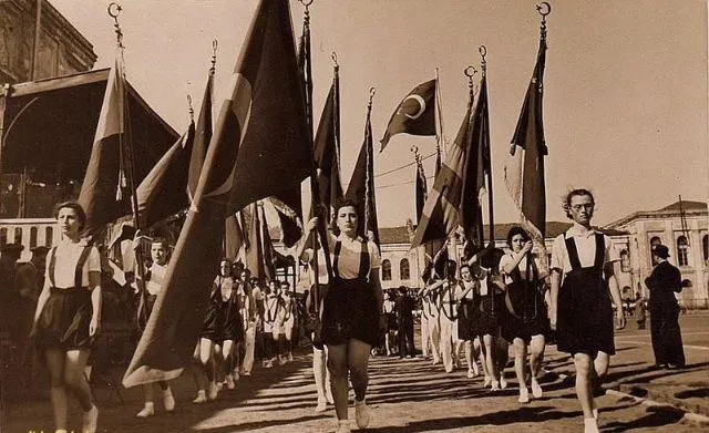 Festival_of_Youth_and_Sports,_1939,_Turkey.webp