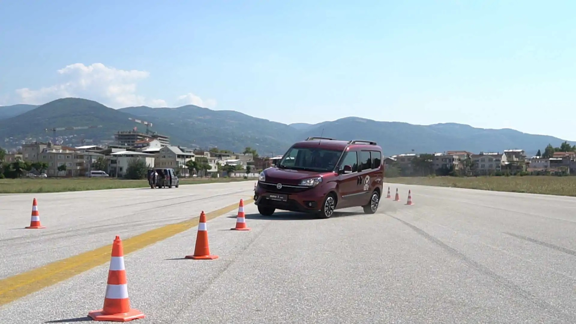 fiat-doblo-combi-geyik-testi.webp