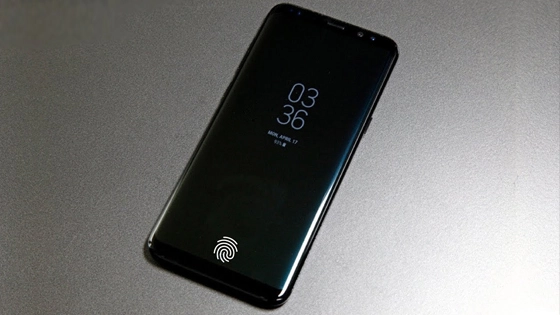 galaxy-note-9-ekran-altı-parmak-izi-okuyucu2.webp
