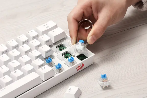 hot-swappable_keyboard_600x600.webp