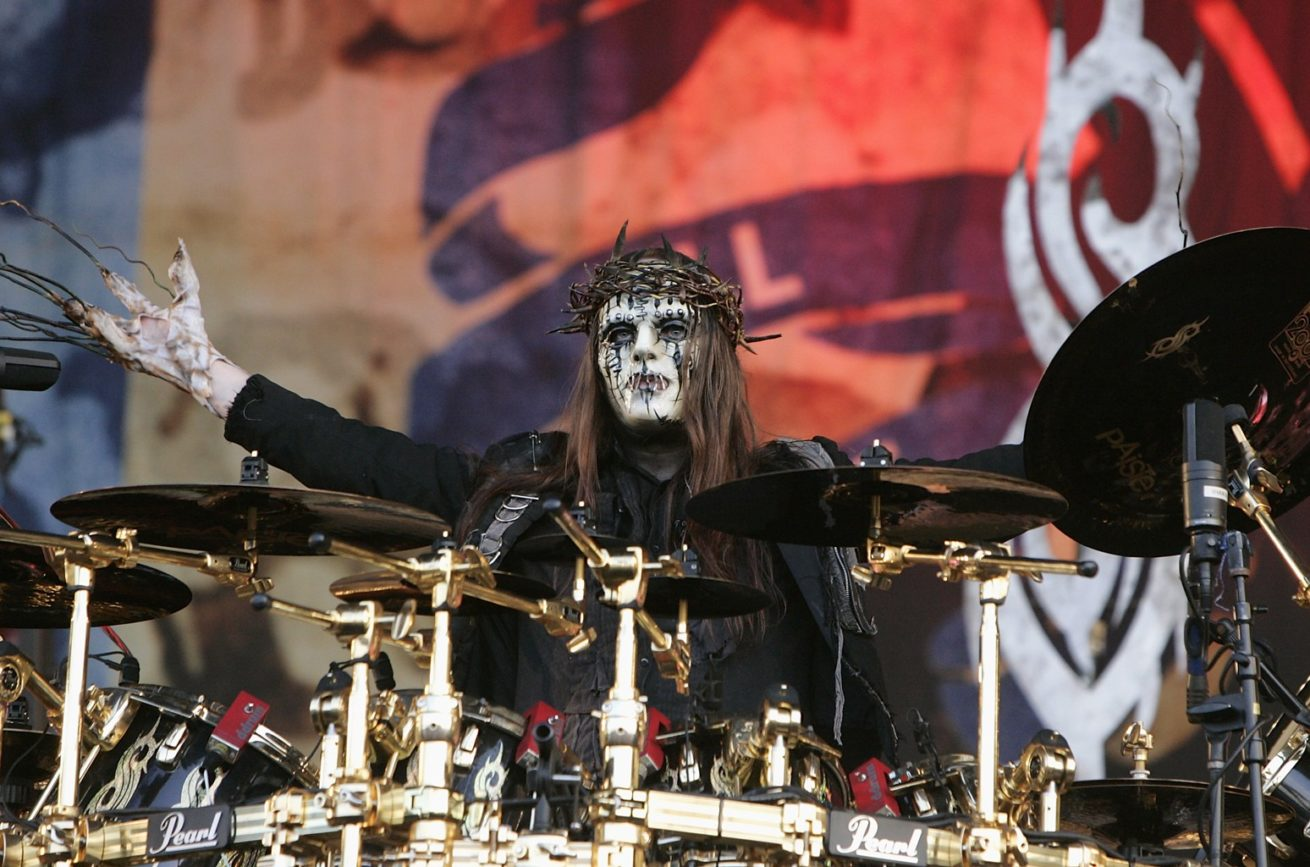 joey-jordison-castle-donington-2009-billboard-1548-1627418713-compressed-1310x867.webp