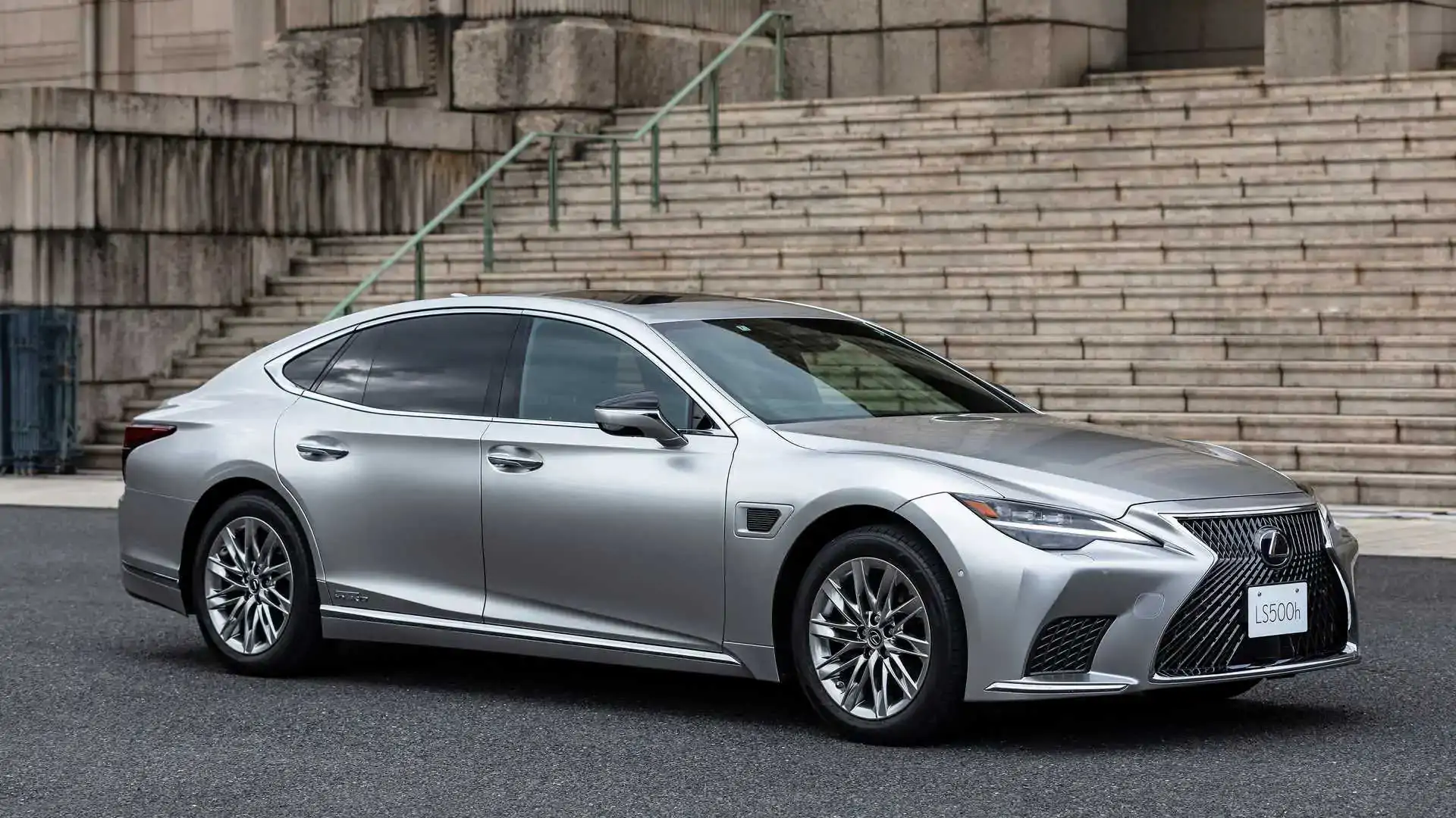 lexus-ls-advanced-drive-exterior.webp