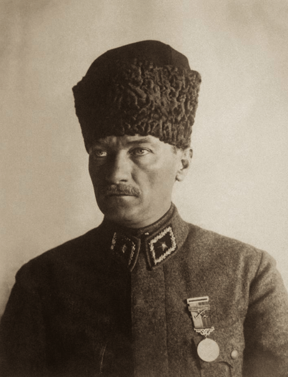 Müşir_Gazi_Mustafa_Kemal_Paşa,_Balıkesir,_1923.webp