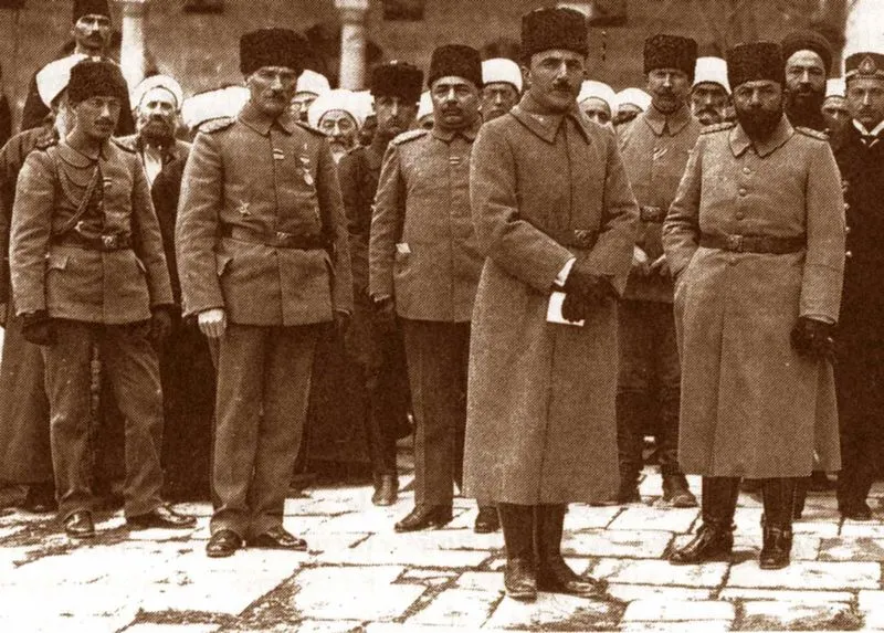 Mustafa_Kemal_(Atatürk)_with_Enver_Pasha.webp