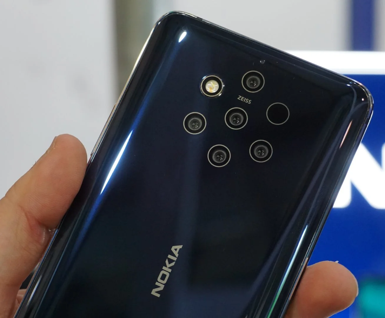 Nokia_9_Pureview_2.webp