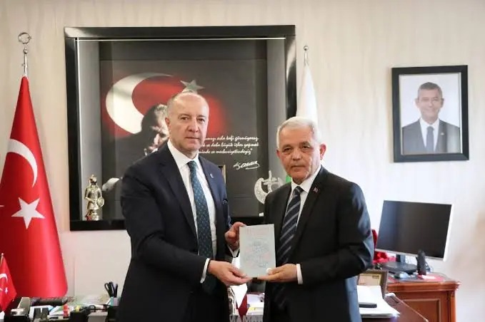 özgür özel.webp