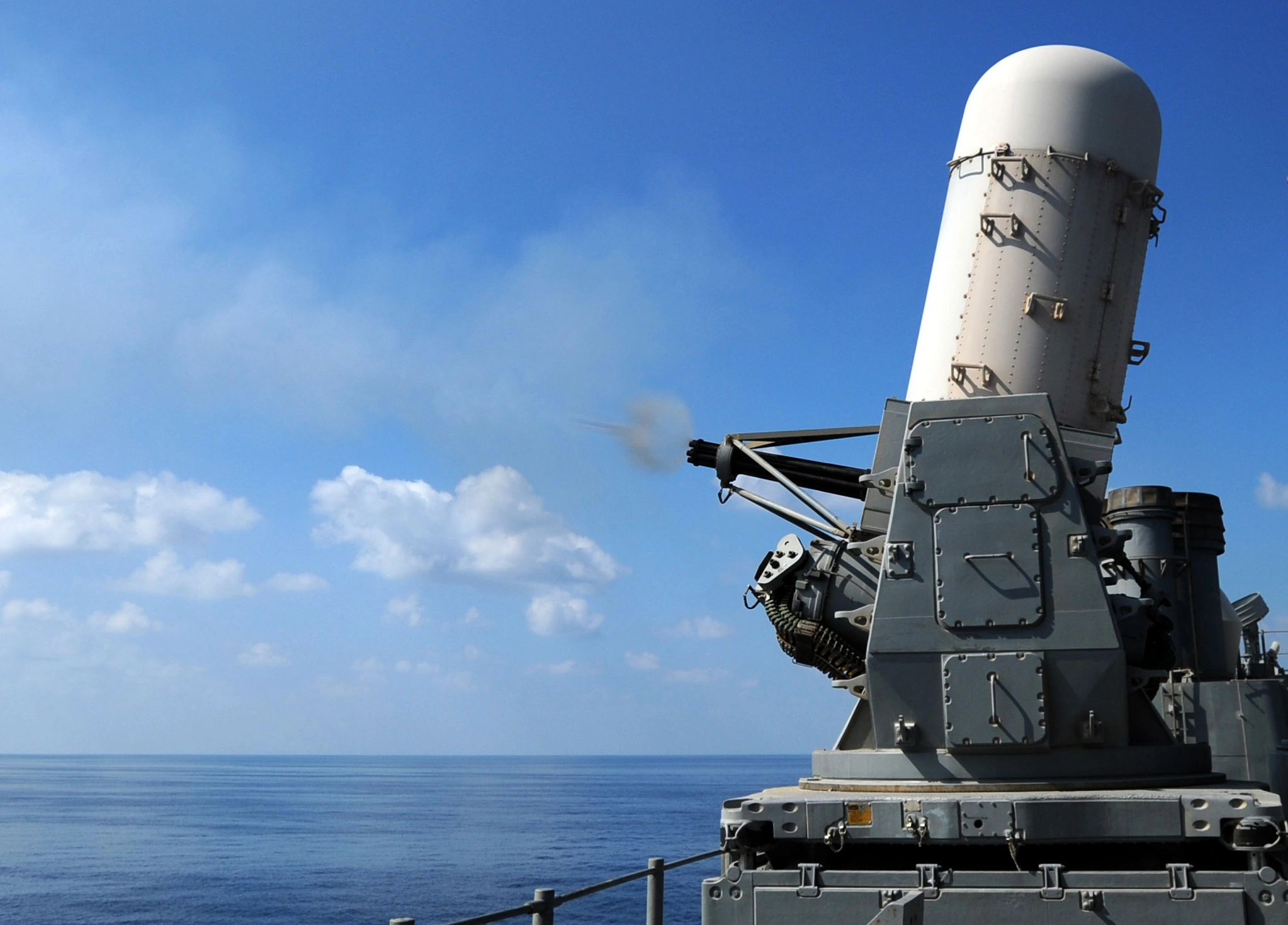 Phalanx_CIWS_test_fire_-_081107-N-5416W-003.webp