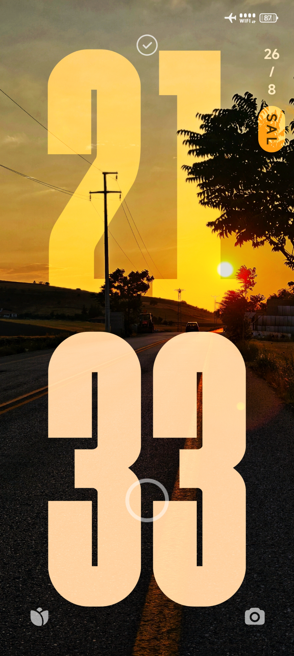 Screenshot_2025-08-26-21-33-33-432_lockscreen.webp