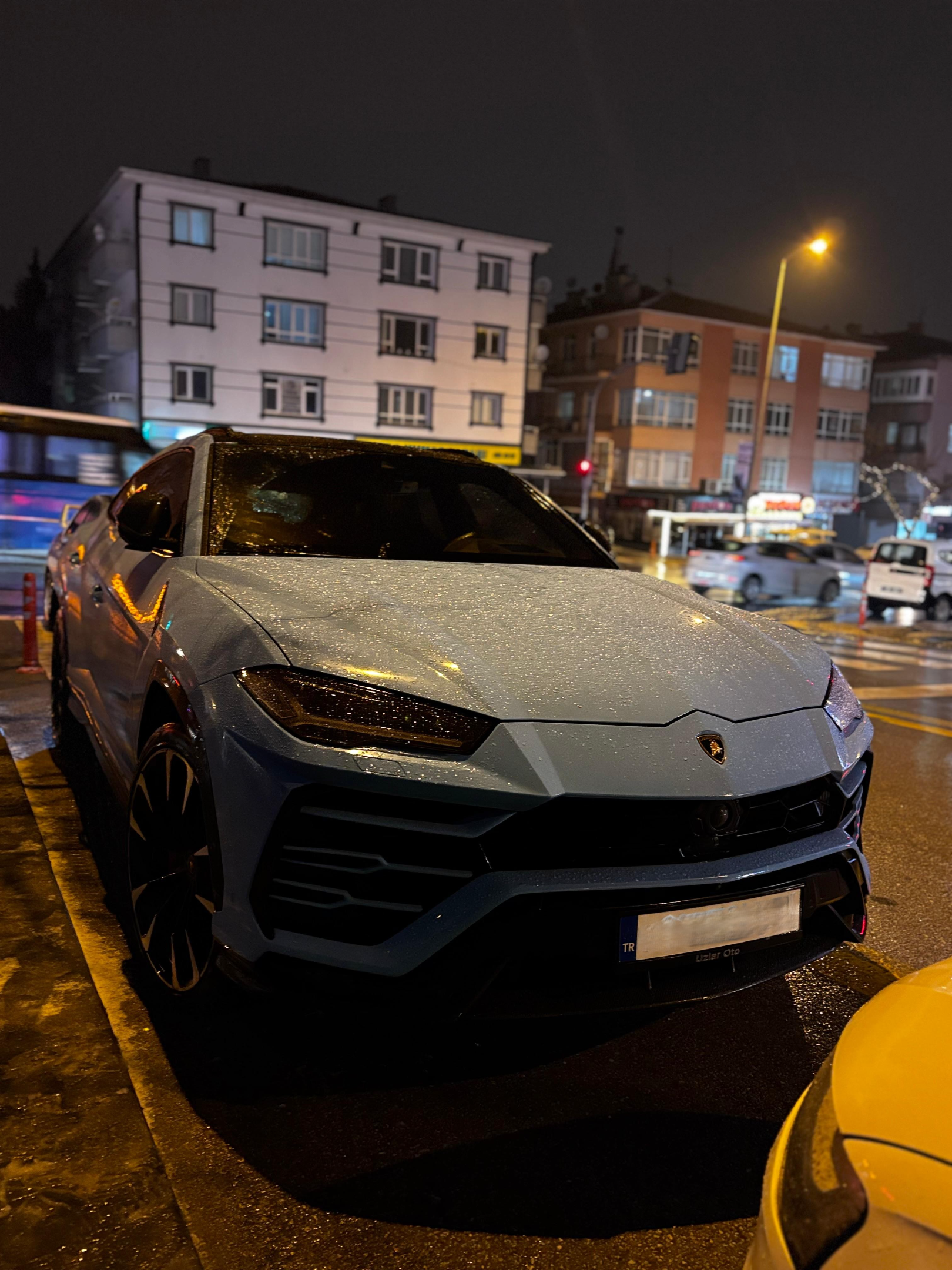 urus1.webp