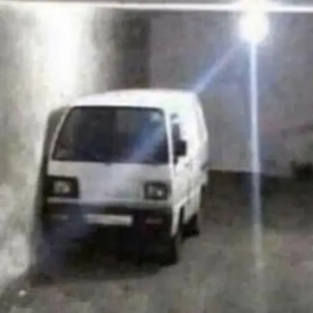 uzgun-minibus-v0-nkmpxzbu5on91.webp