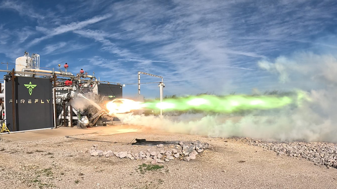 Firefly Aerospace'in Miranda motorunun ilk sıcak ateş testi.