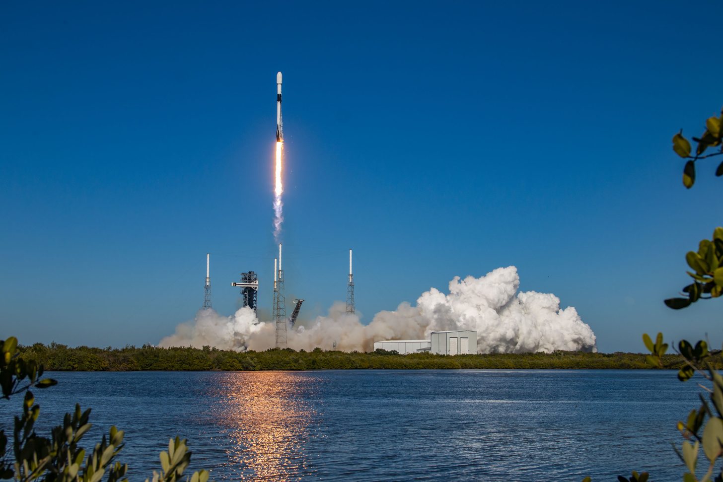 SpaceX Falcon 9 300. başarılı görevine başlıyor