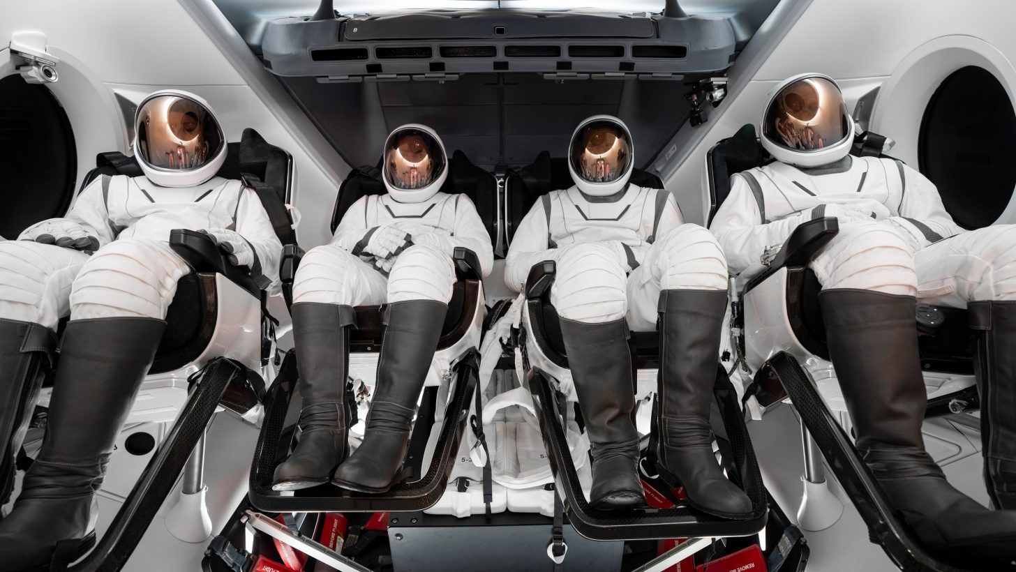SpaceX'in Polaris Dawn özel uzay uçuşu görevi için özel olarak tasarladığı kıyafet