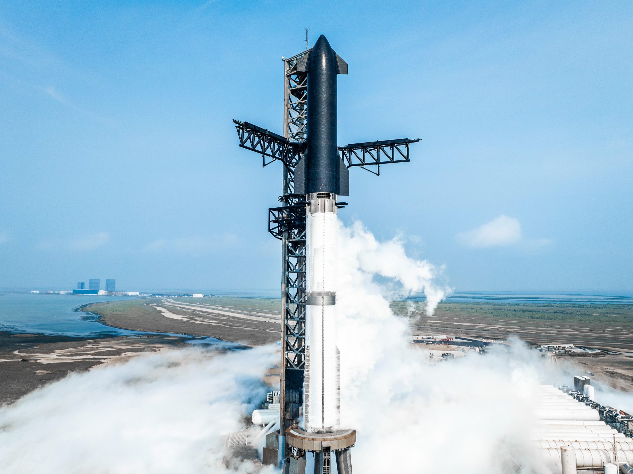 SpaceX-Dunyanin-En-Buyuk-Roketini-Bu-Persembe-Dorduncu-Kez-Ucurmaya.jpeg