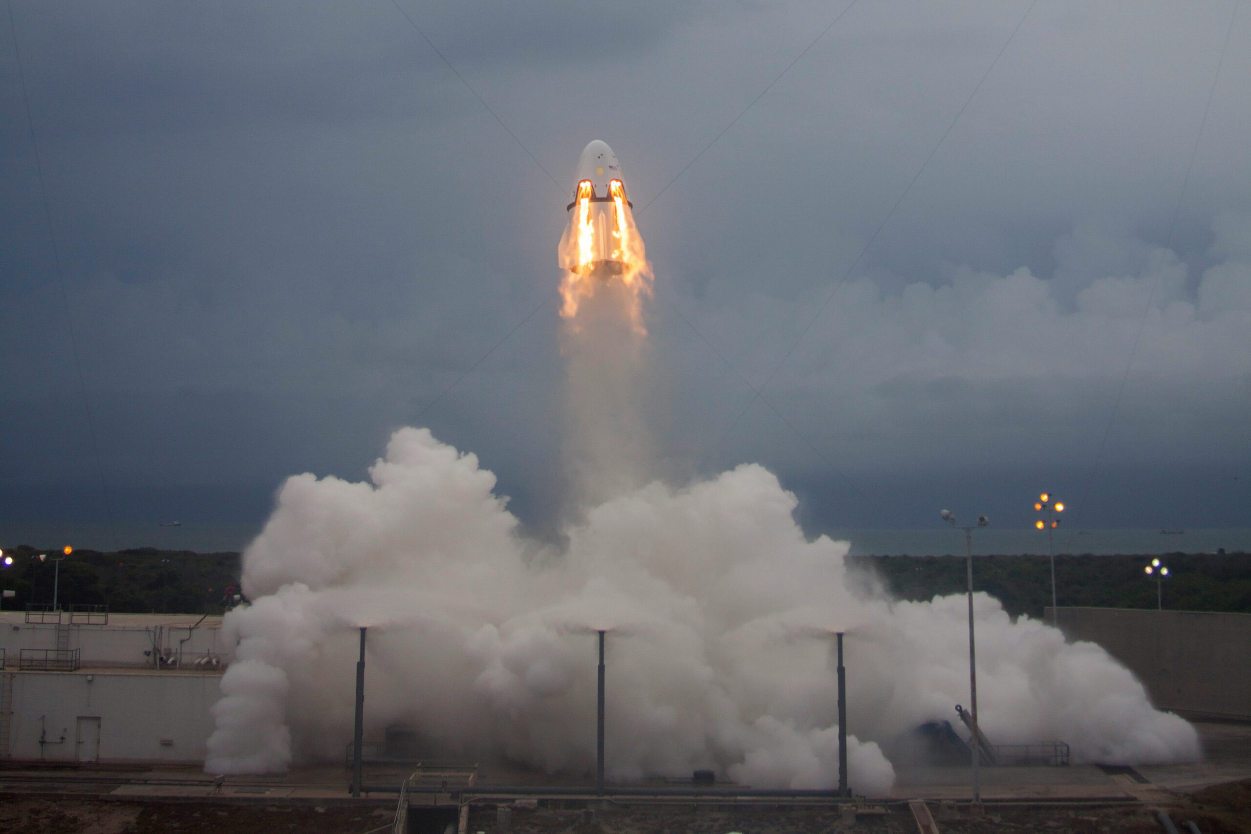 SpaceX-Murettebat-Ejderhasi-Guvenlik-Profilini-Artiriyor-Acil-Durumlar-Icin.jpg
