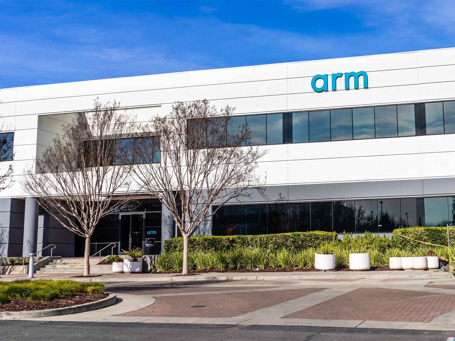 ARM-ve-Qualcomm-Arasindaki-Nuvia-Lisans-Anlasmazliginda-Yeni-Durusma-Talebi.jpg