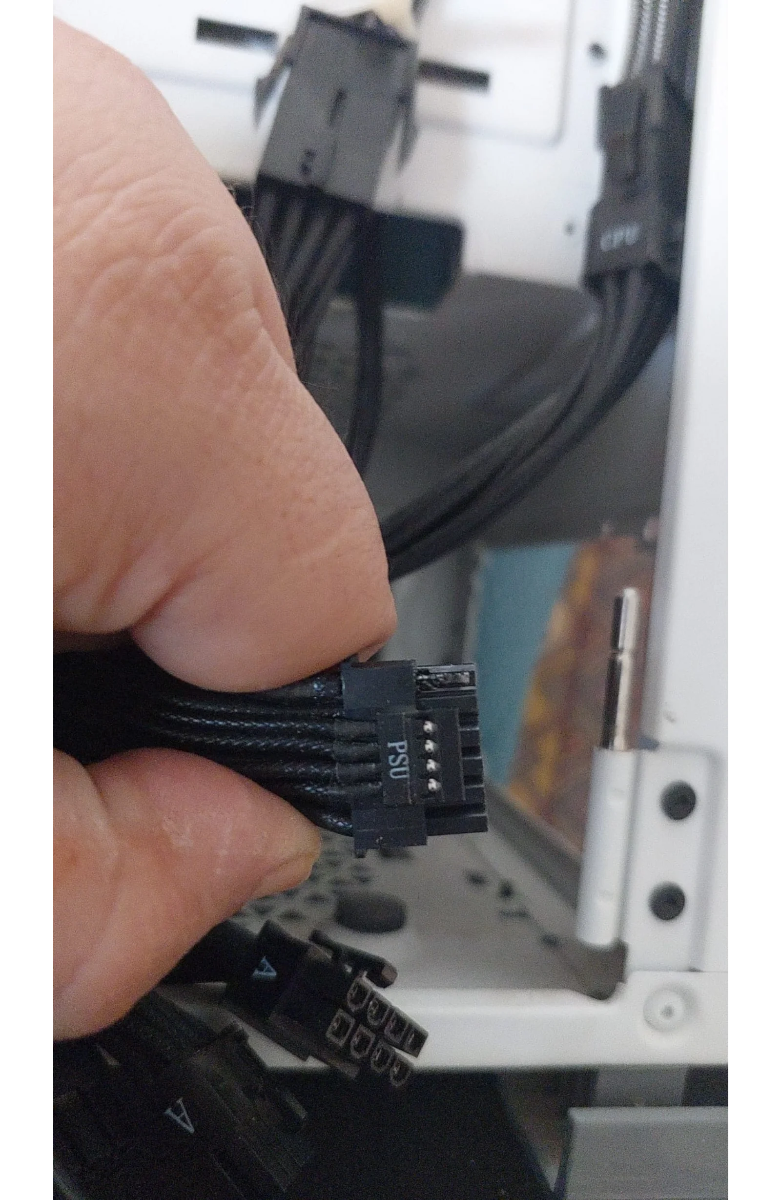 eriyen 12VHPWR bağlantı ROG Loki