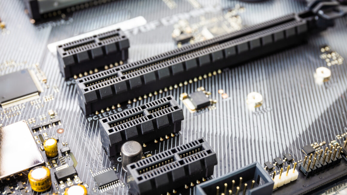 Anakart üstündeki bir PCIe x1 slotu.