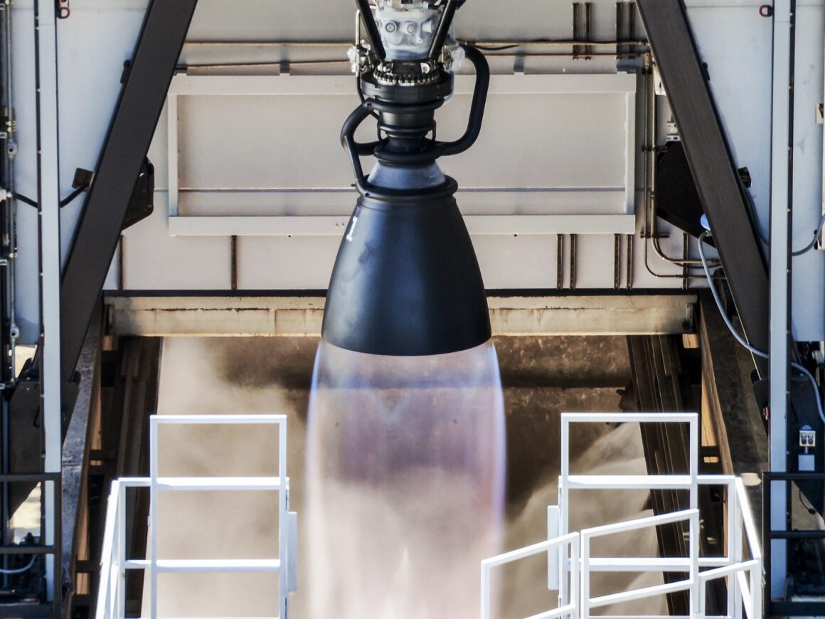 SpaceX'in Yeni Nesil Raptor Roket Motoru Texas'ta Görüntülendi