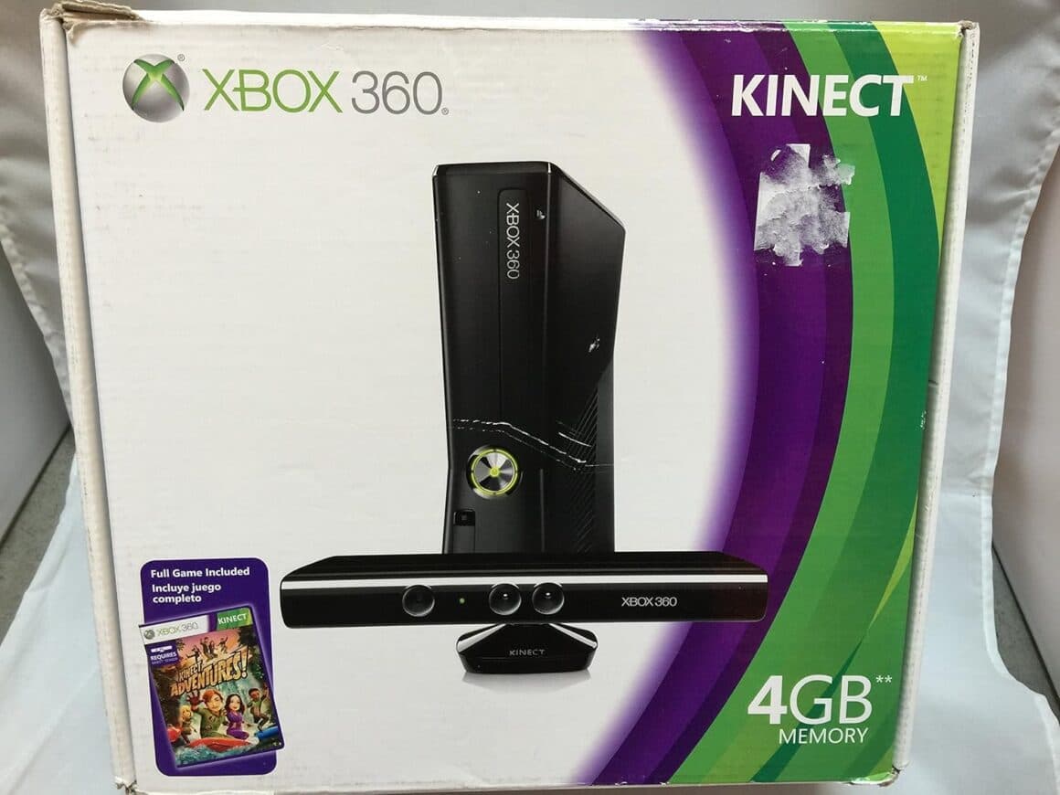 Xbox 360 Slim'in Kinect ve Kinect Adventures ile satılan bir bundle'ı.