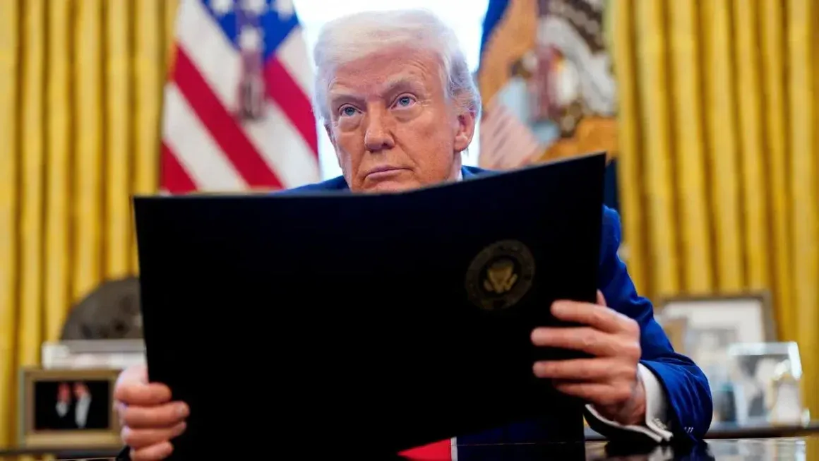 Donald Trump, Çin'den Gelecek Telefon ve Bilgisayarlara Vergi Muafiyeti Getirdi