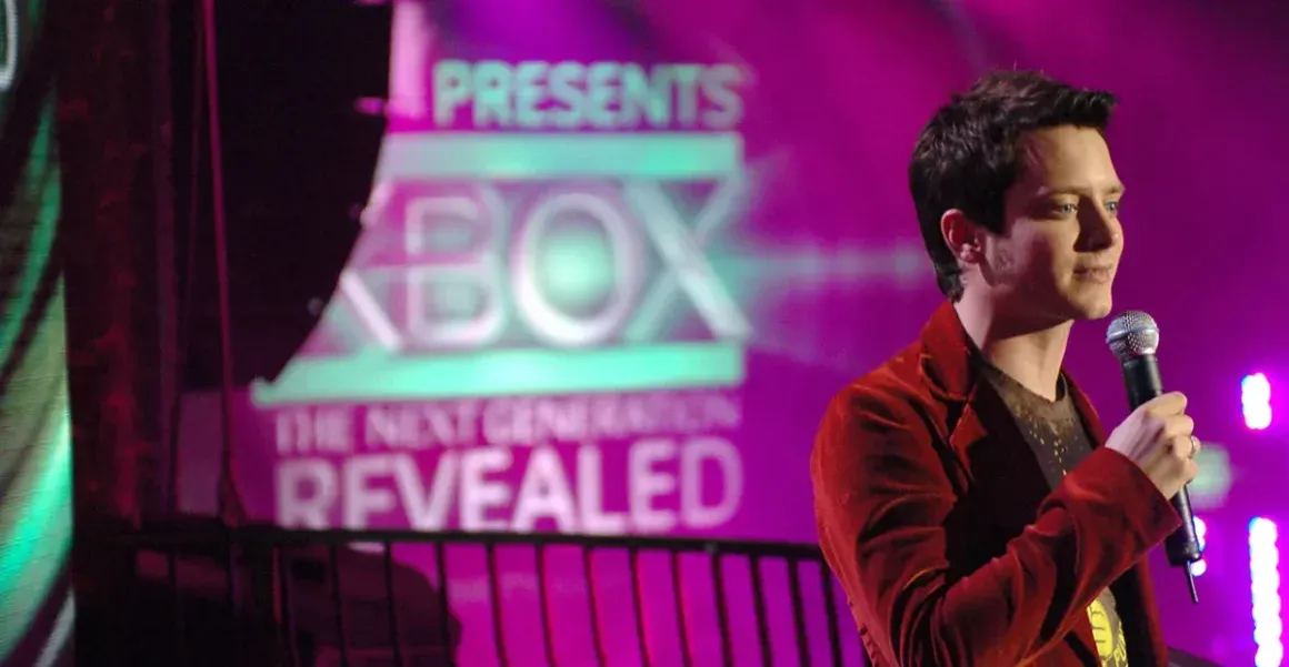 Elijah Wood, MTV'deki Xbox 360'ın tanıtımında sunuculuk yapıyor.
