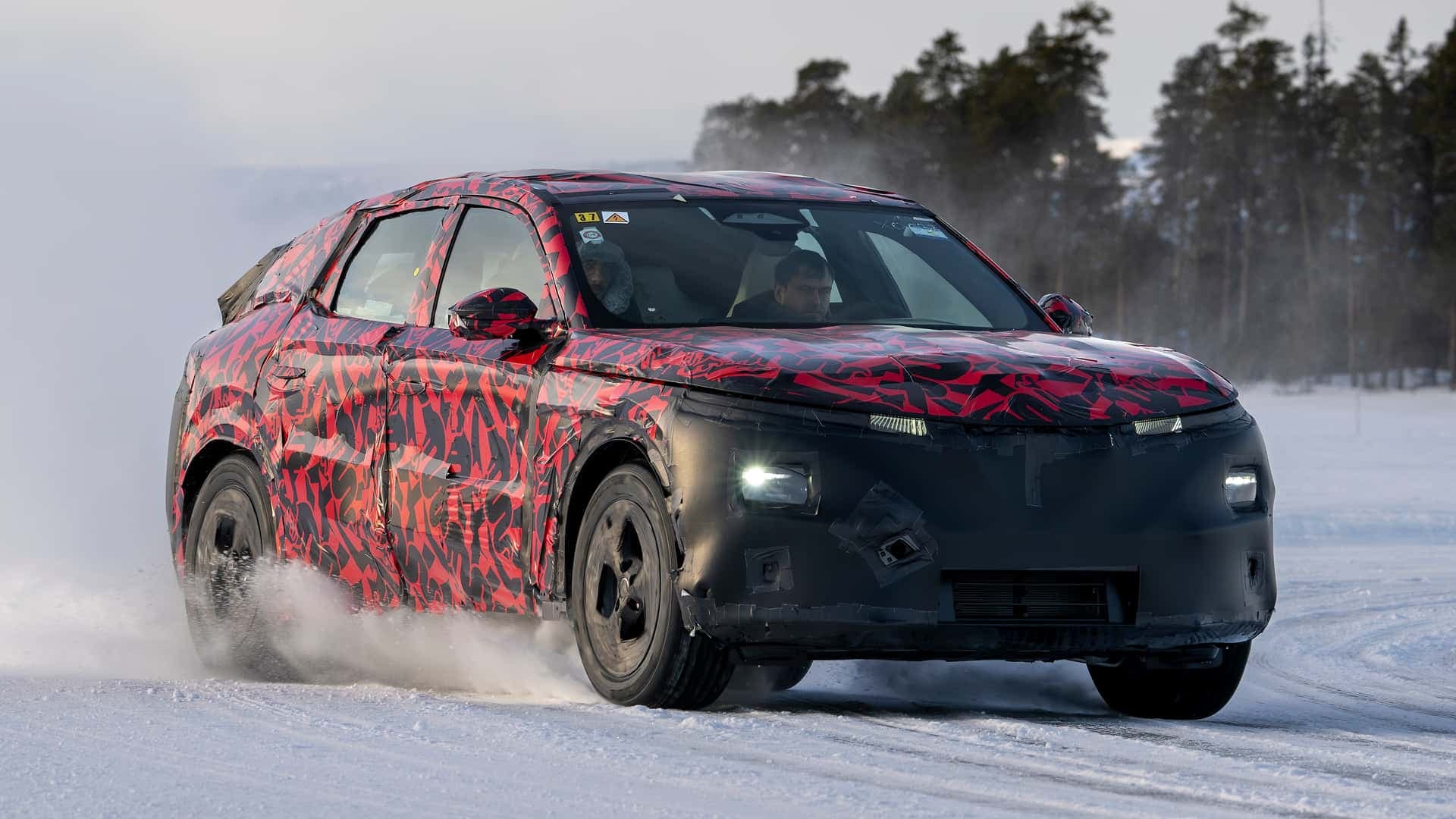 alfa-romeo-stelvio-2025-offizielle-bilder-der-wintererprobung.jpg