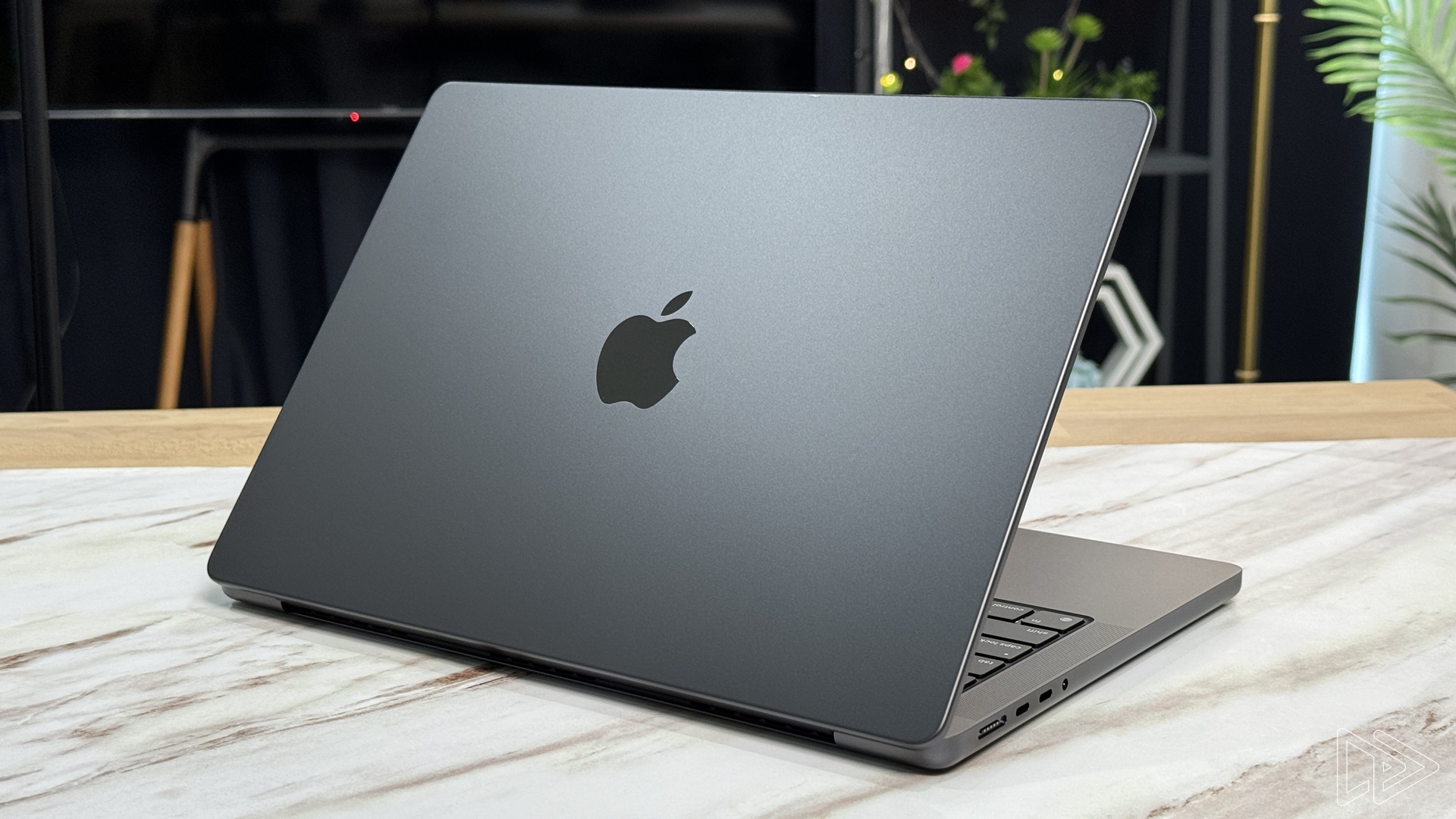 Macbook Arka Kapak