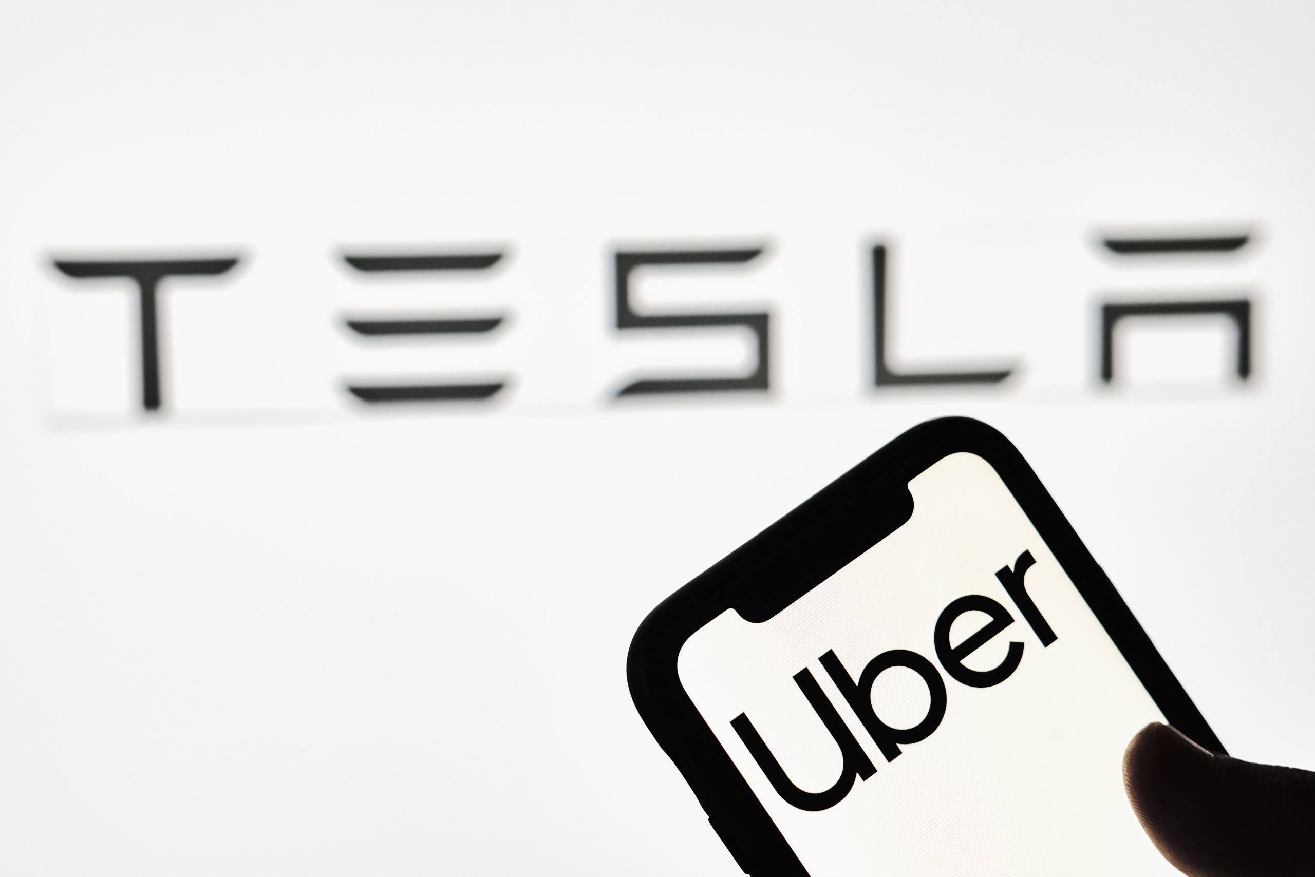 Uberdan-Teslaya-Net-Mesaj-Ya-Rakip-Oluruz-Ya-Ortak.jpg