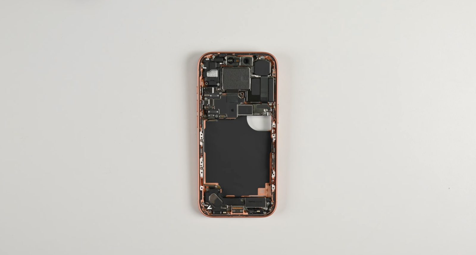 iPhone-17-Pro-Pil-Degisimi-Kolay-Diger-Onarimlarin-Cogu-Zor.jpeg