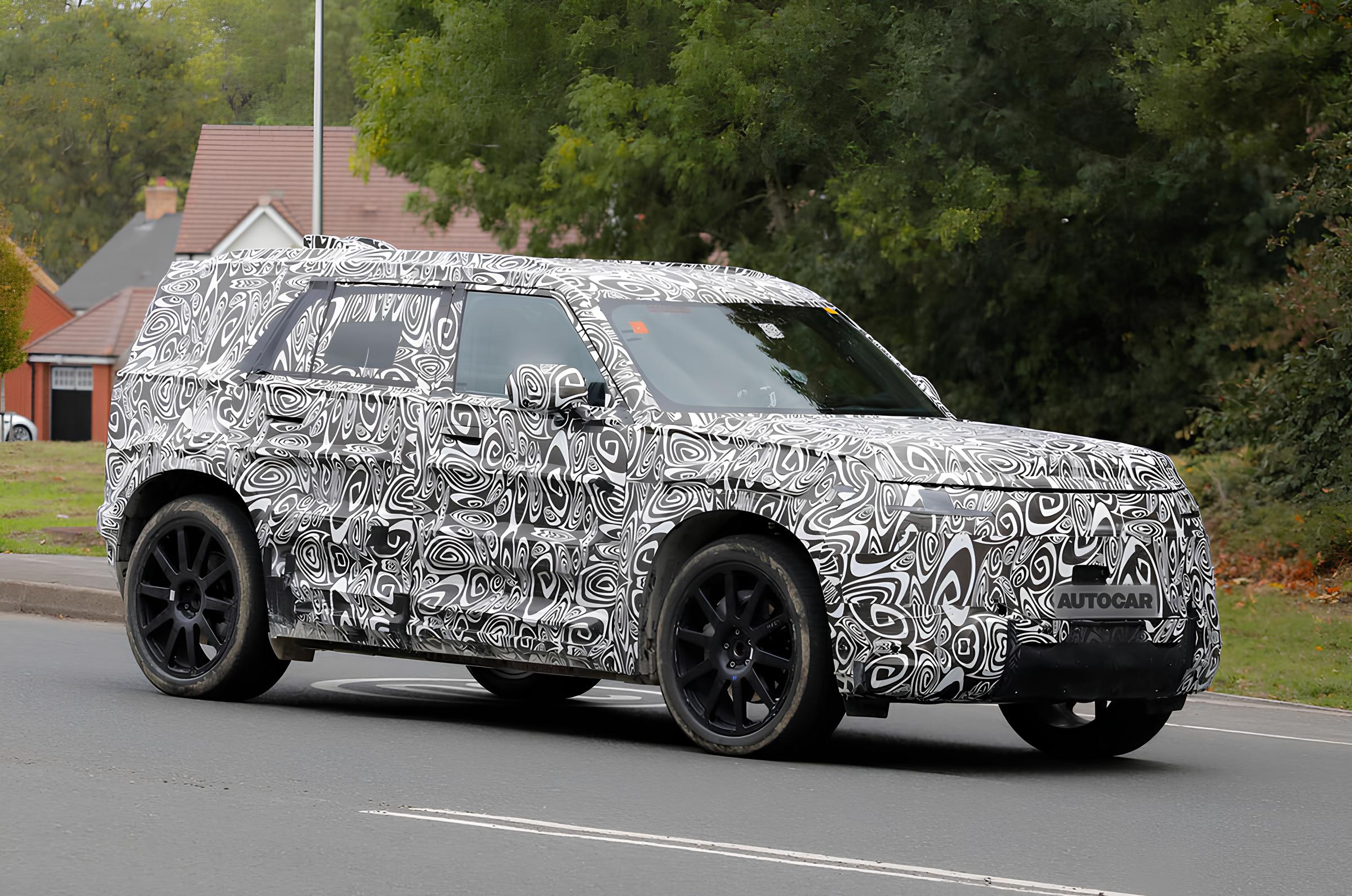 land-rover-defender-sport-camo-sep-2025-front-quarter-tracking.jpg