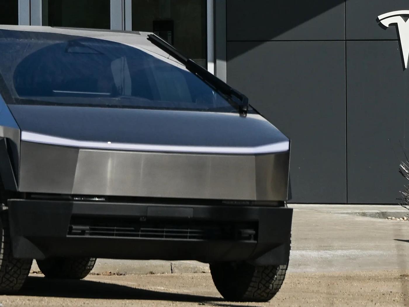 1400x1050tesla-ya-cybertruck-kazasi-nedeniyle-dava-sorunlu-kapi-krizi.jpg