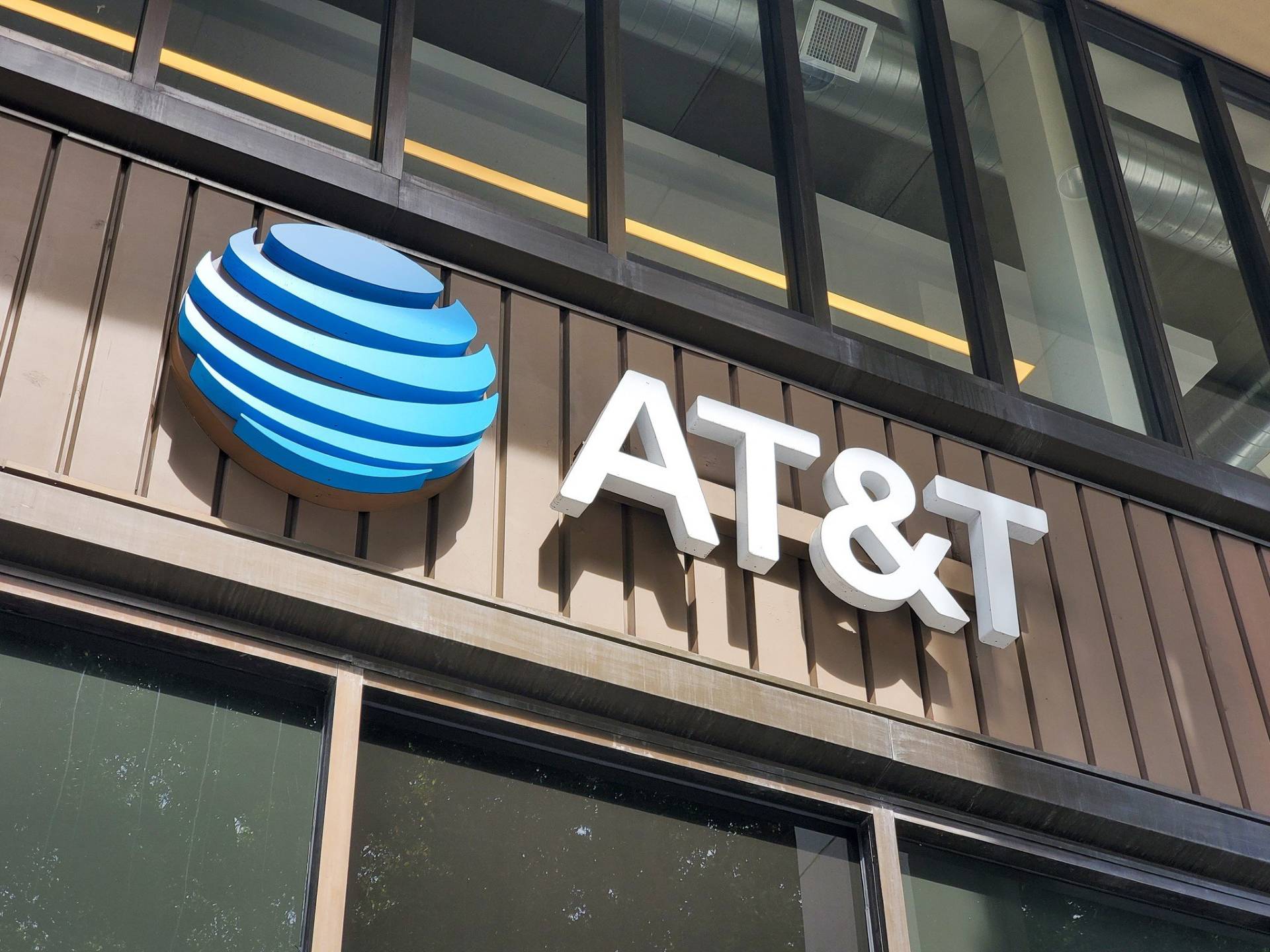 ATT-Ilk-5G-SA-Testinde-T‑Mobilei-Gecti-15-Gbps-Indirme.jpg