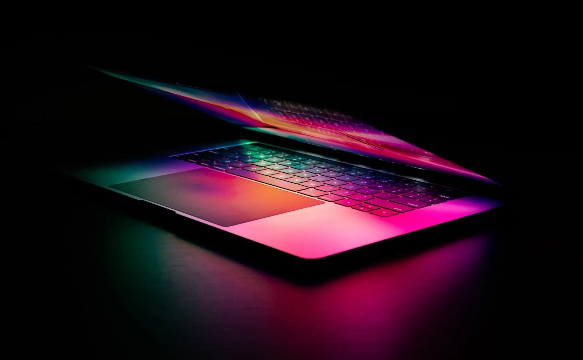Applein-OLED-M6-MacBook-Pro-Teslimi-Samsungun-Gerekli-Ekipmani-Temin.jpg
