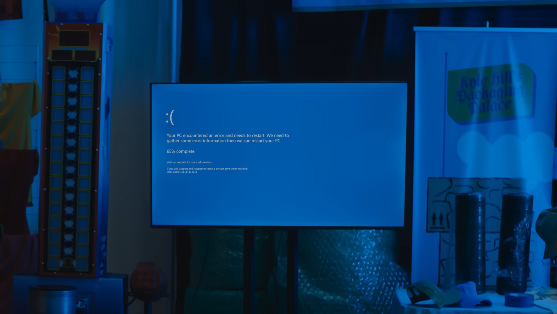 Applein-Yeni-Video-Reklami-Windowslu-PCleri-BSODla-Tiye-Aliyor.jpg