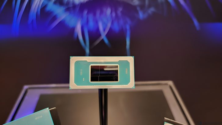Intel işlemci görseli, kod Q D3BA4 görünür.