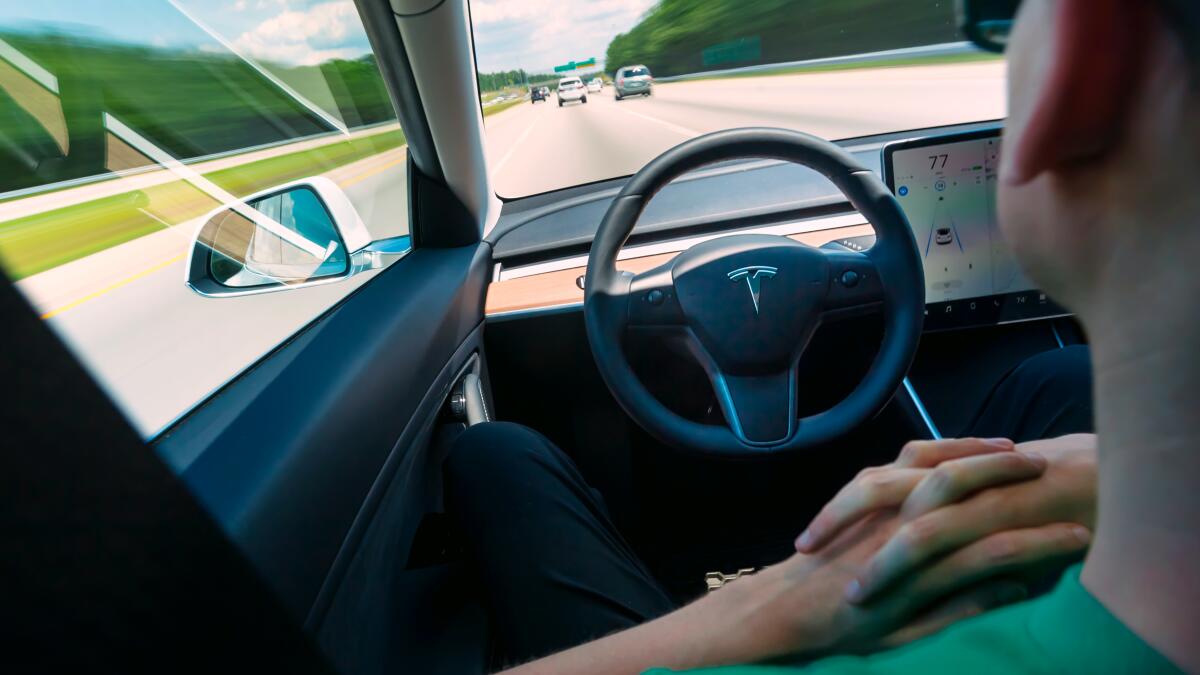 tesla-otonom-surus.jpg
