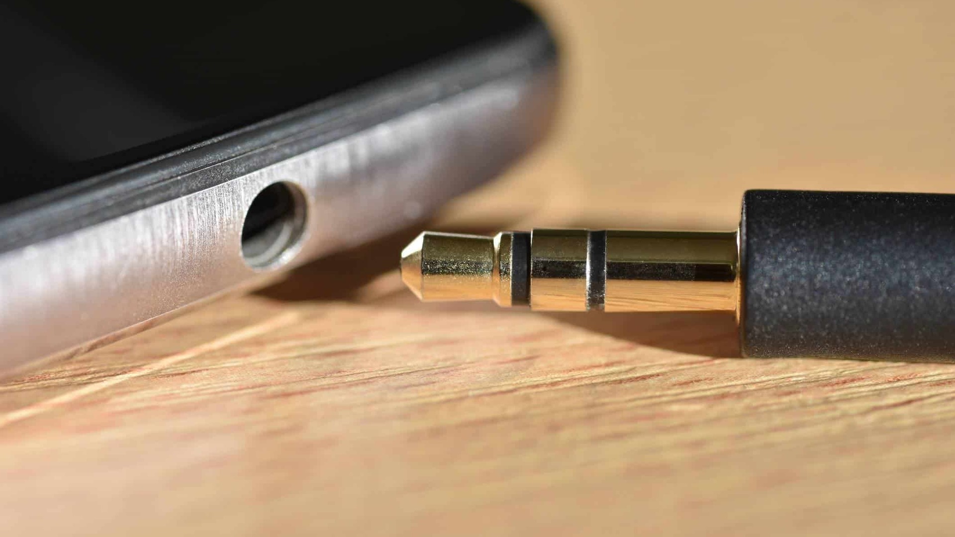 3.5mm-Jak-Girisi-Akilli-Telefonlardan-Neden-Kalkti.jpg
