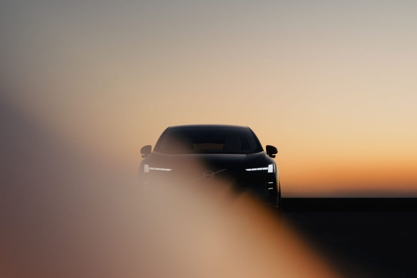 volvo-ex60-teaser-2026-2-1400x933-1.jpeg