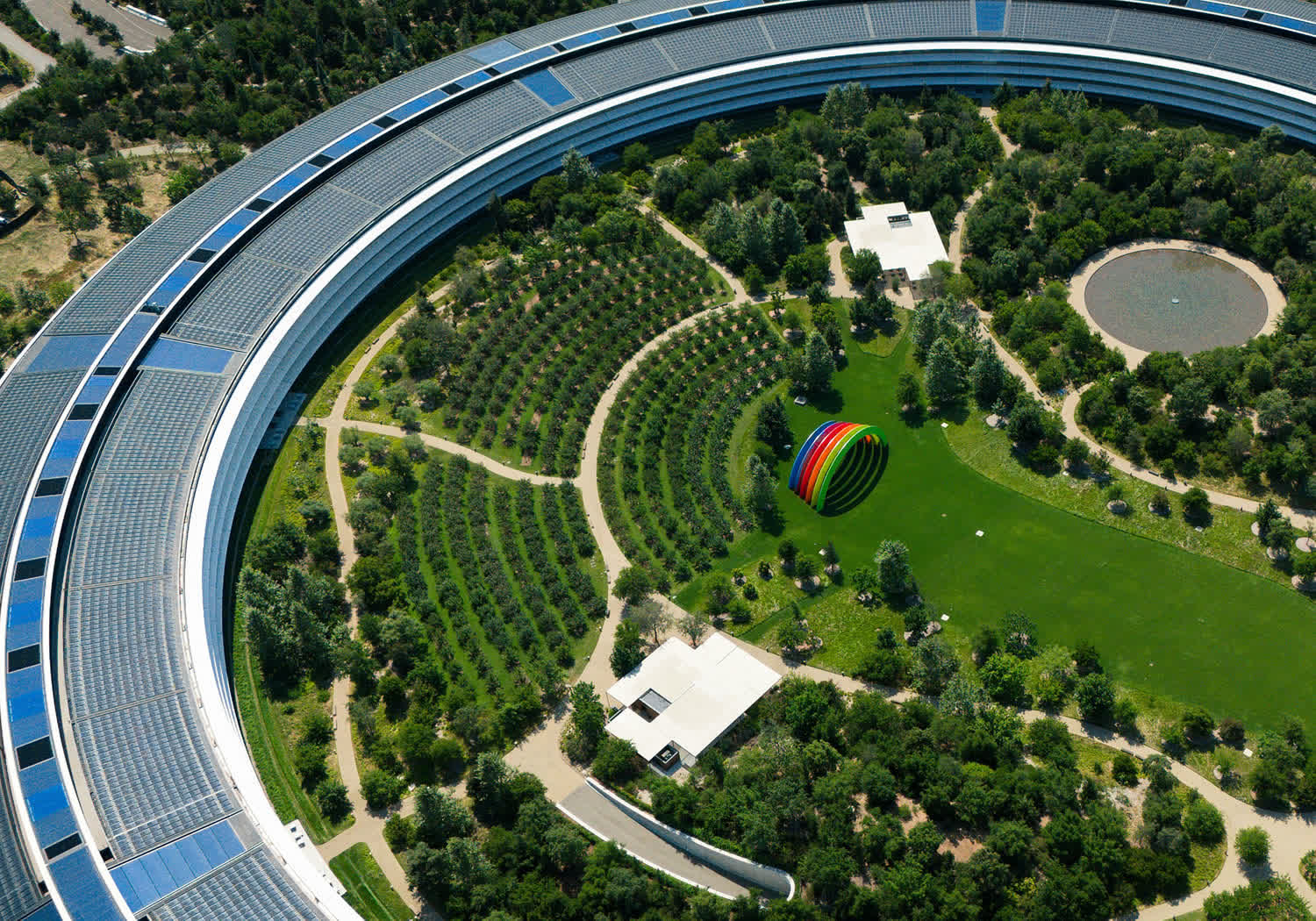 Apple-FTC-baskisi-Siri-gecikti-hissede-satis.jpg